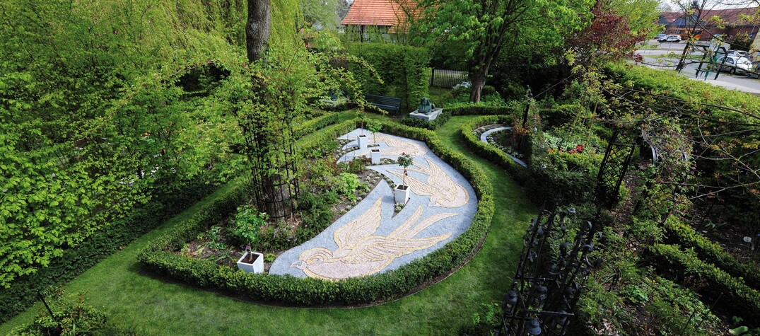 Mit Beeteinfassungen und Zierkies individuelle Gartenbereiche gestalten