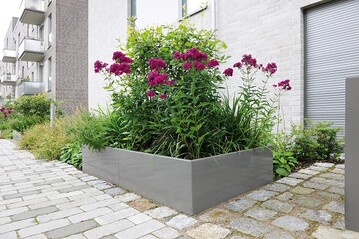 Im Hamburger Stadtteil Gro Borstel verbindet das Quartier Tarpenbeker Ufer naturnahen Wohnkomfort mit den Vorteilen des urbanen Lebens. Zur ganzjhrigen Begrnung des Areals tragen Hochbeete der Firma Richard Brink bei. 