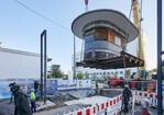Nach 14 Jahren auf einem Bauhof kehrt das Bundesbüdchen mit einer spektakulären Aktion in das Bonner Regierungsviertel zurück.