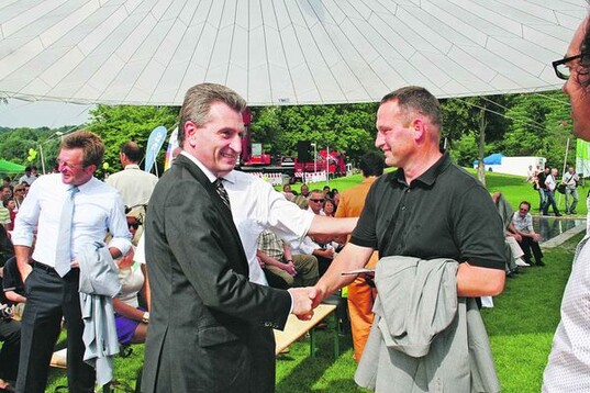 Ministerprsident Gnther Oettinger (l.) im Gesprch mit Thomas Heumann, dem amtierenden Prsidenten des VGL