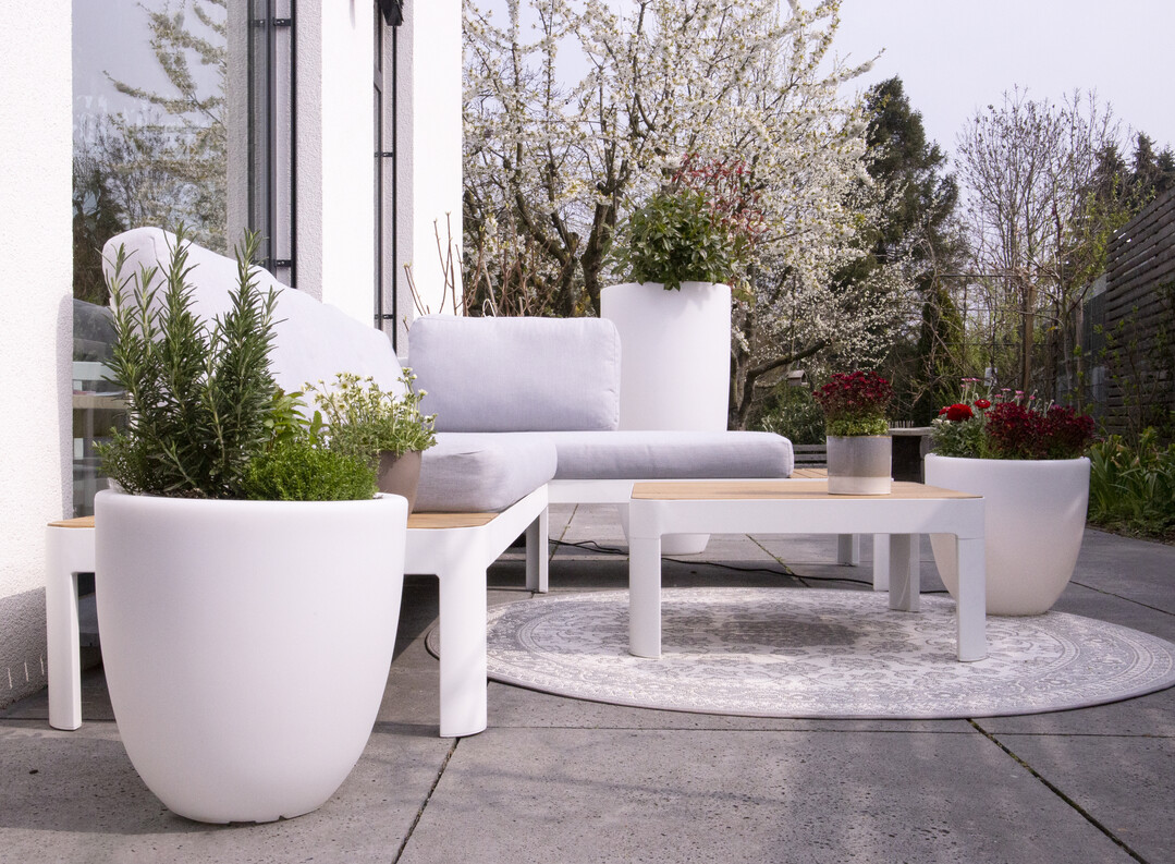 Der Shining Curvy Pot in der Variante M White