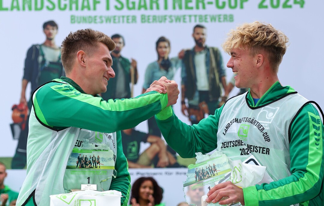 Die Deutschen Landschaftsgrtner-Meister 2024 heien Mika Lerch (links) und Bastian Maichle. 