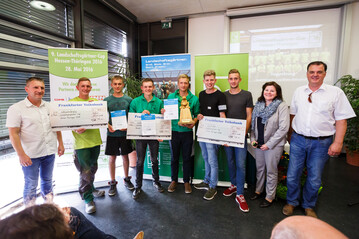 v.l.n.r. FGL-Vizeprsident Thorsten Perlich, die Zweitplatzierten Martin Khn und Jonathan Henning, das Siegerteam Moritz Blum und Bendix Fehl, die Drittplatzierten Paul Zitzow und Jan Mezga, FGL-Geschftsfhrerin Heike Troue und FGL-Vizeprsident Thomas Bchner. 