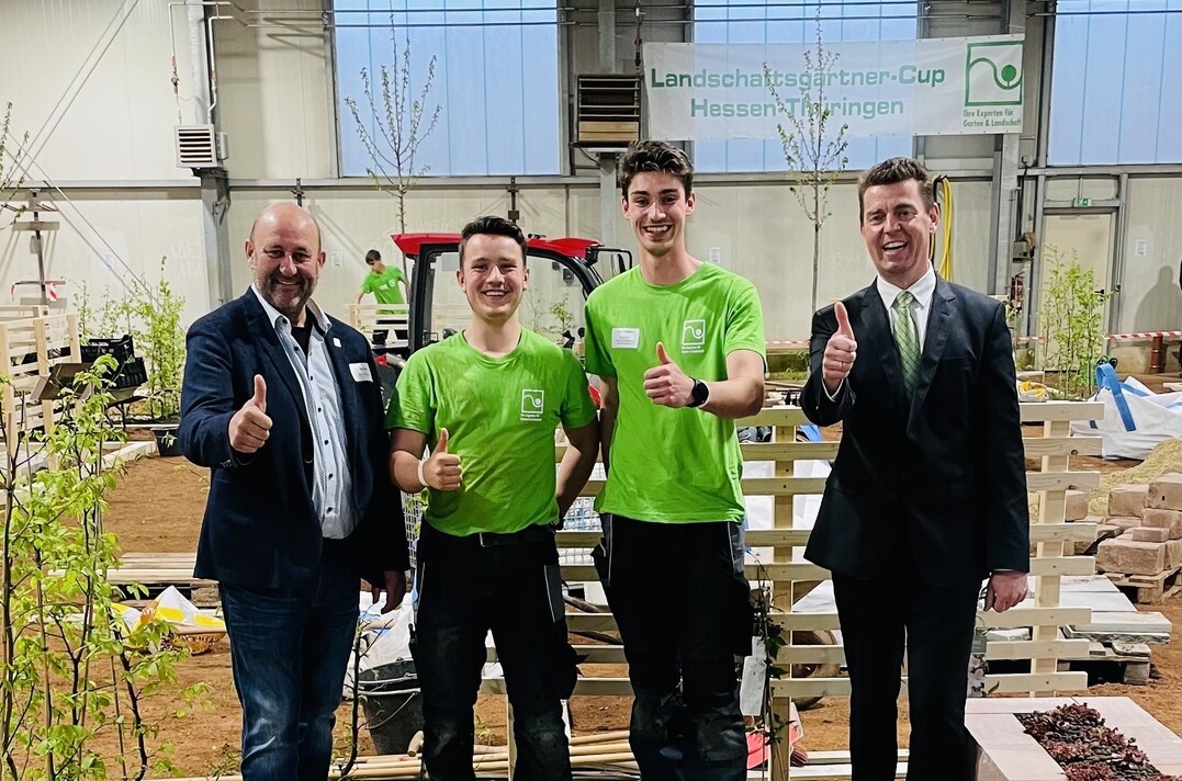 Das Siegerteam mit FGL-Prsident Karsten Hain und Referatsleiter Dr. Christian Fischer vom HMUKLV (V.L.n.R: Karsten Hain, Andreas Reinhardt, Felix Wilhelm, Dr. Christian Fischer)