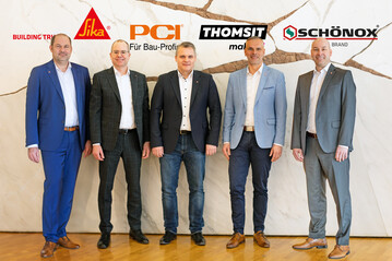 v.l.: Stephan Tschernek (Chief Marketing Officer Sika Handel Bau), Henning Schmidt (Bereichsleiter Vertrieb Kleben & Dichten, Serielles Bauen, Retail und Pure Online), Karsten Scholz (Bereichsleiter Vertrieb Farbengrohandel/Bodenbelagshandel), 
Jan Tebben (Bereichsleiter Vertrieb Baustoffhandel/ Fliesenhandel) und Ralph Spielmann (Geschftsbereichsleiter Sika Handel Bau).