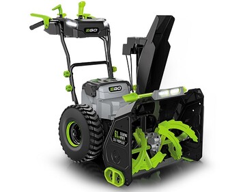 Die neue zweistufige Schneefrse SNT2400E von EGO.