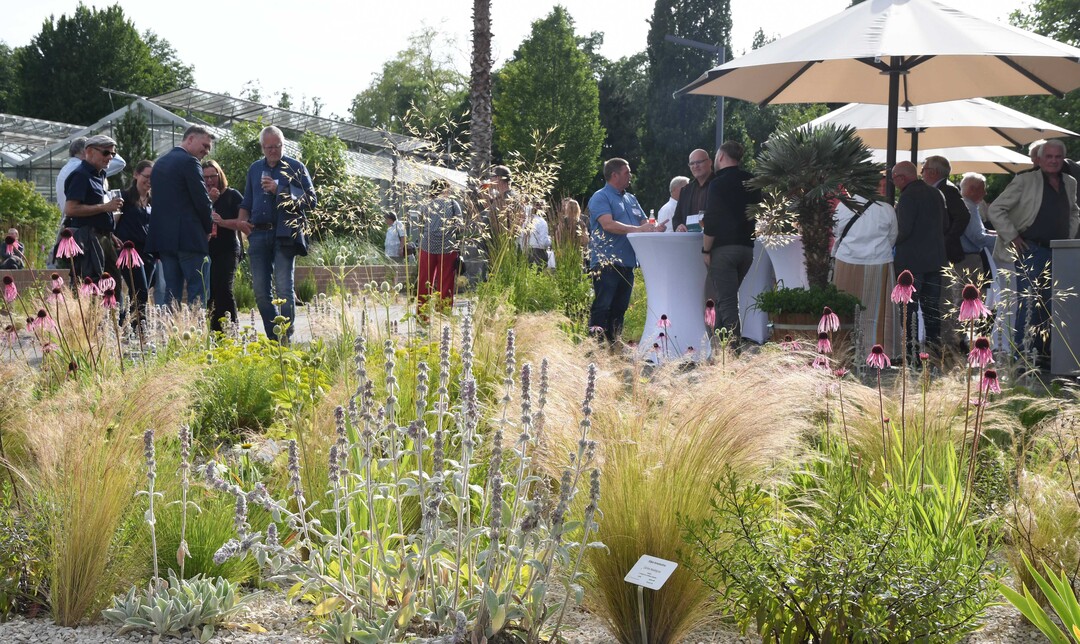 Rund 300 Gste konnten die grnen Verbnde auf dem Gelnde der Lehr- und Versuchsanstalt fr Gartenbau und Arboristik e.V. begren.