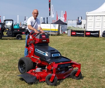 Stehmher Grandstand vom Toro auf der demopark 2023