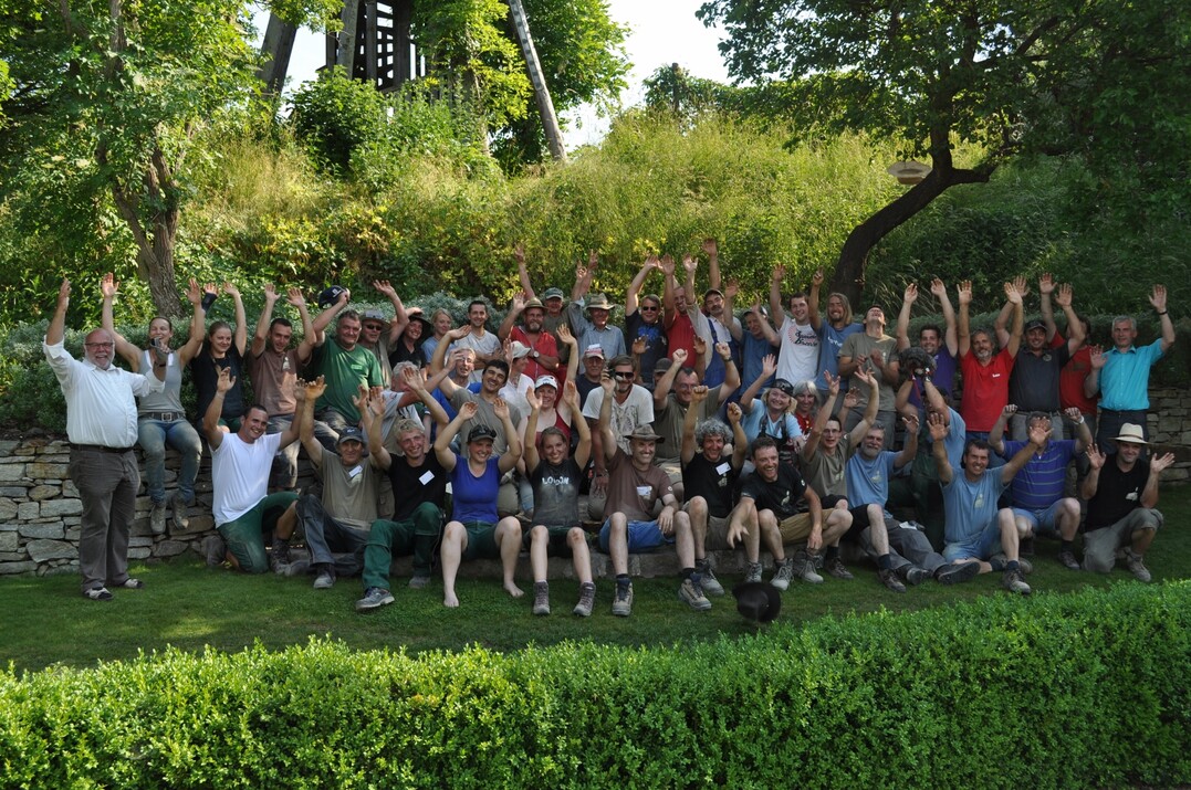 Über 50 Teilnehmer und Referenten aus 6 Nationen beim 1. Europäischen Trockensteinmauer-Workshop an der Gartenbauschule Langenlois