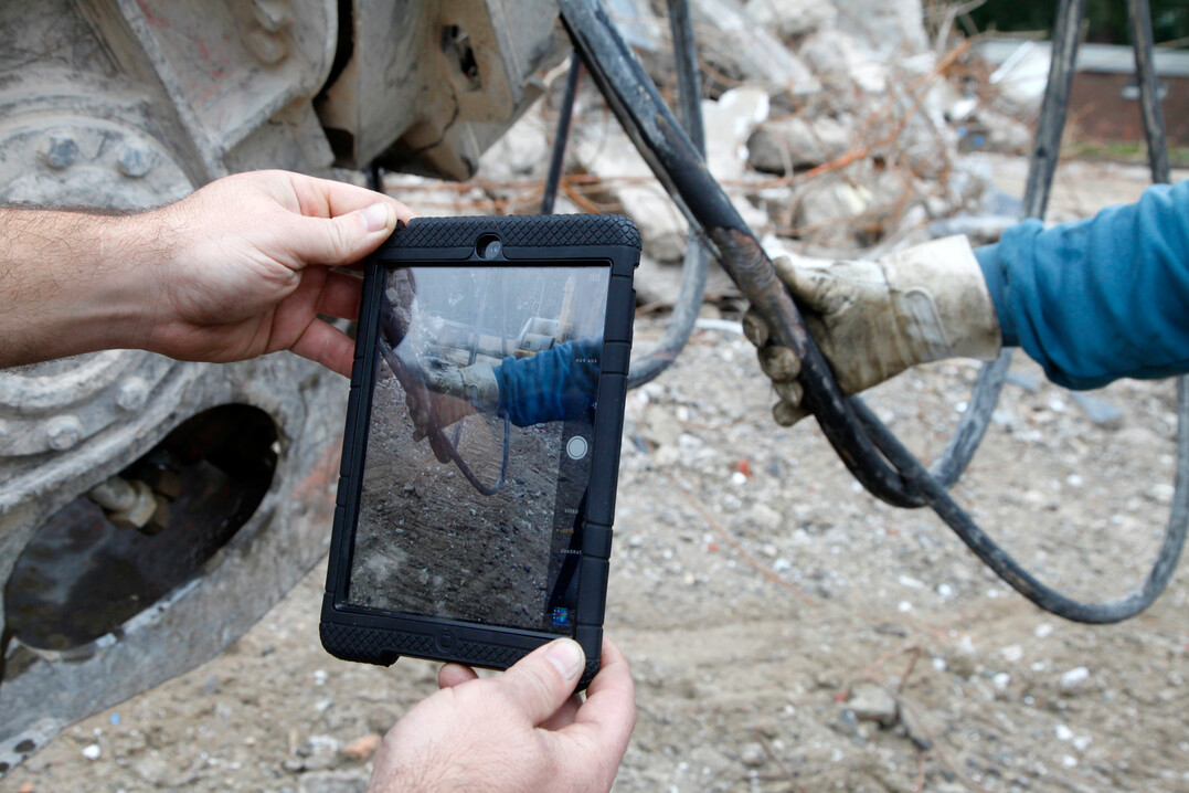 Der mobile Hydraulikservice Pirtek hat die fotografische Dokumentation des Schadens in seinen Service integriert