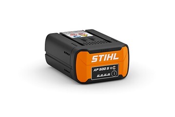 Der neue Akku AP 500 S ist der leistungsstrkste Akku aus dem STIHL APAkkusystem. Er besticht dank Power Laminat-Technologie nicht nur durch seinen hohen Energieinhalt, sondern auch durch die Verdoppelung der mglichen Ladezyklen (bis zu 2.400) und dadurch mit einer deutlich hheren Lebensdauer im Vergleich zu herkmmlichen Li-Ionen-Akkus. 