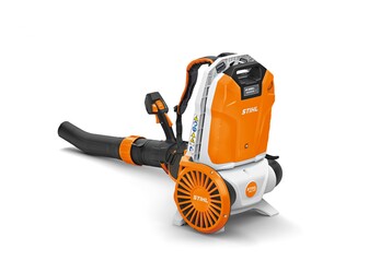Mit einer Blaskraft von bis zu 26 Newton ist das neue BGA 300 (Abb. mit Akku STIHL
AR 3000 L) das Top-Modell und zugleich das erste rckengetragene Blasgert im
STIHL Akku-Sortiment. Zudem verringert es dank des innovativen STIHL Noise
Reduction Systems die Geruschbelastung fr Anwohner und Passanten und ist damit
hervorragend fr die Reinigung groer Flchen auch in lrmsensiblen Bereichen
geeignet.