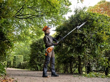Der neue Akku-Heckenschneider STIHL HLA 135 berzeugt mit starker Schnittleistung und langer Akku-Laufzeit. 