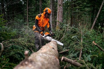 Die neue STIHL MS 400 C-M berzeugt mit erstklassiger Performance und niedrigem Leistungsgewicht.