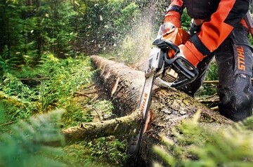 Dank ihrer schlanken Kontur und dem reduzierten Gewicht lsst sich die Fhrungsschiene STIHL Light 04 leicht manvrieren und agil fhren. 