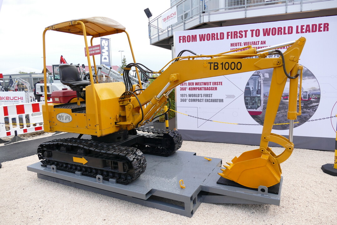 Mit dem Takeuchi TB 1000 begann vor 50 Jahren die Kompaktbagger-ra.