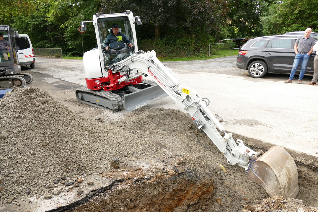 Der Takeuchi TB 335 R hat eine Grabtiefe von 3.055 mm.