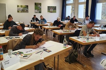 Fr die Teilnehmerinnen und Teilnehmer an der Talentschmiede in Freising stand am zweiten Seminartag das Zeichnen wirkungsvoller Gartenplne auf dem Programm. 