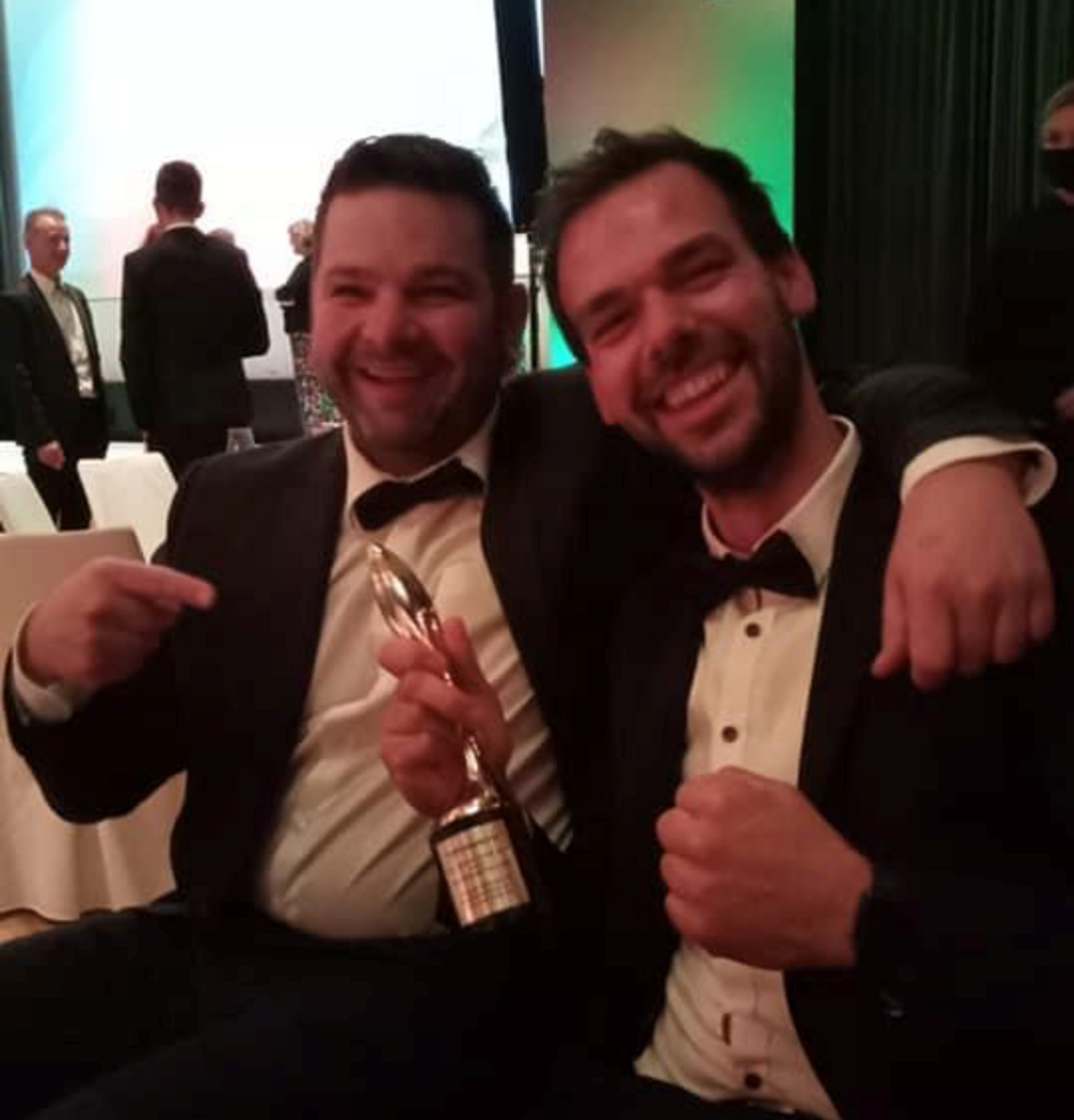     Andr Elbracht und Frederik Philipper feierten ausgelassen ihre Auszeichnung fr die Pflanzengabione.de als "beste Geschftsidee" 