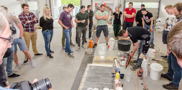 Die Techniker- und Meisterschler des Bildungszentrums Gartenbau Essen zu Besuch bei der quick-mix-Gruppe.