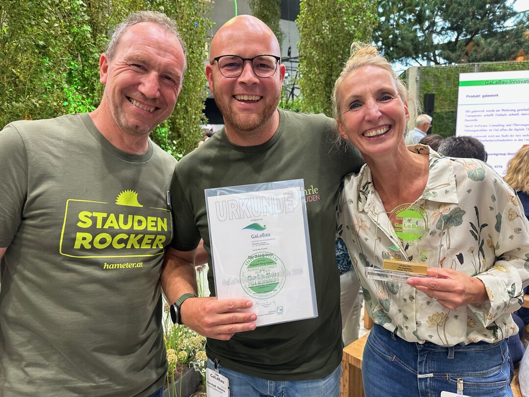 Der Stauden Ring erhielt die Innovationsmedaille fr den digitalen Beetplaner. Xandl Schmidhammer, Christoph Hokema und Nicole Klattenhoff freuen sich riesig!<br>