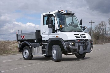 Komplett neu gestaltet wurden der kleinste Unimog U 216 sowie sein grerer Bruder U 218. Sie ersetzen den bisherigen U 20. Gemeinsam mit den nchstgreren Modellen haben sie jetzt die grozgig verglaste Freisichtkabine. 