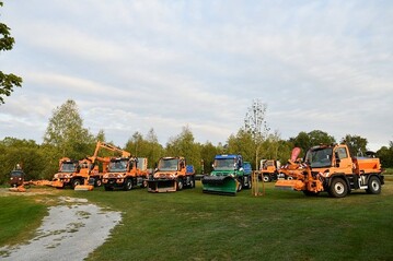 Insgesamt fnf Unimog-Gertetrger mit zahlreichen Anbaugerten von Bucher Municipal Wernberg und MULAG waren auf der gemeinsamen Roadshow zu sehen  hier am Standort Oberrot.