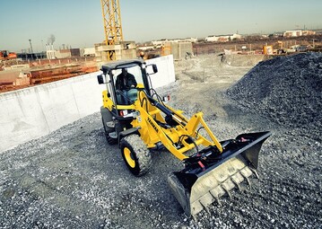 Yanmar hat die nchste Generation seines erfolgreichen V120 Radladers vorgestellt. Der neue Radlader ist kraftstoffsparend und umweltfreundlich, er erfllt die EU-Abgasnorm Stufe V. 