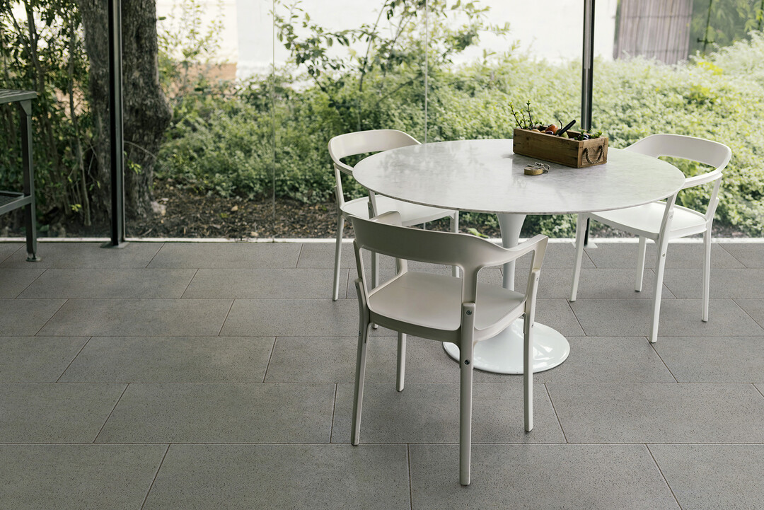 Die Gestaltungsplatte Velvet Seta Concrete von braun-steine