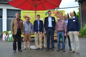 Veranstalter und Referenten (von links): Johannes Prgl, Bodeninstitut Prgl; Albert Zls, Kies- und Erdenwerk Zls; Julian Herold, VGL Bayern; Dr. Jrn Buchholz, quickmix; Karl-Friedrich Engl, BBG Donau-Wald; Andreas Glasl, SVLFG; Peter Mair, Fachschule fr Agrarwirtschaft
