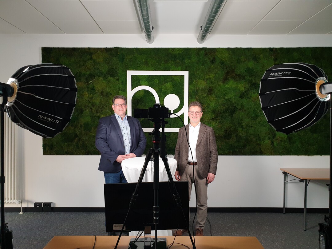 Von links nach rechts: Brgermeister Simon Blessing (Frickenhausen) und Urs Mller-Messner (Vorsitzender bdla Baden-Wrttemberg) bei der gemeinsamen Veranstaltung Die Grne Stadt