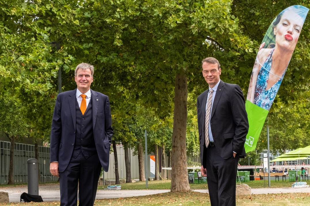 Peter Ottmann, Geschäftsführer NürnbergMesse GmbH und Lutze von Wurmb, Präsident Bundesverband Garten-, Landschafts- und Sportplatzbau e.V.