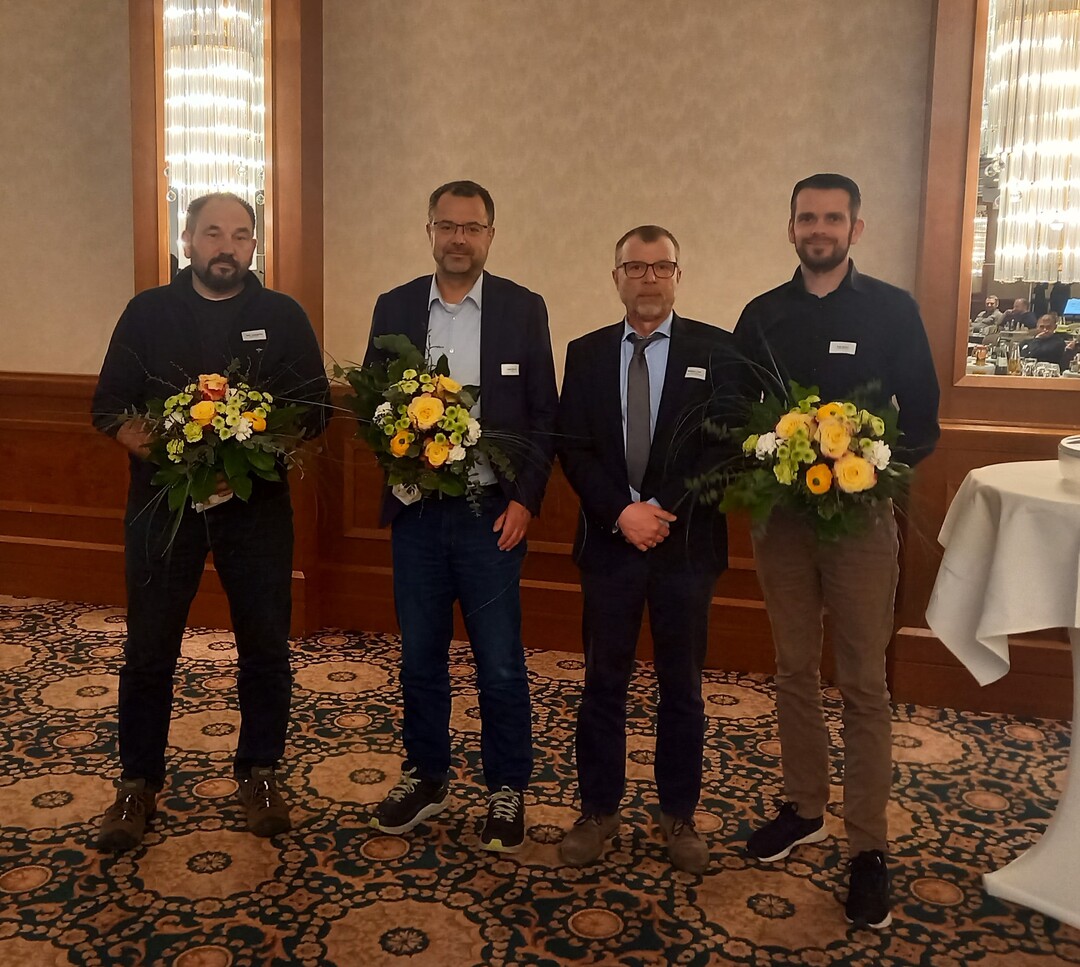In den Vorstand gewhlt wurden Jrgen Schrabbe, Volker-Schmidt-Roy und Kolja Neitzel (v.l.n.r.). Vorsitzender Matthias Lsch gratulierte zur erneuten Wahl (Zweiter von rechts).