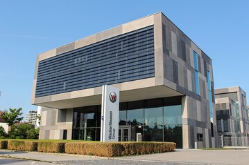 Die Wacker Neuson Group ist ein international ttiger Unternehmensverbund mit ber 50 Tochterunternehmen und 140 eigenen Vertriebs- und Servicestationen.