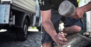 Der Sommer steht vorderTr. Die passende Workwear ist da umso wichtiger. WEITBLICK bietet entsprechend fr die heien Sommertage Bermudas in groer Farb- und Grenauswahl.