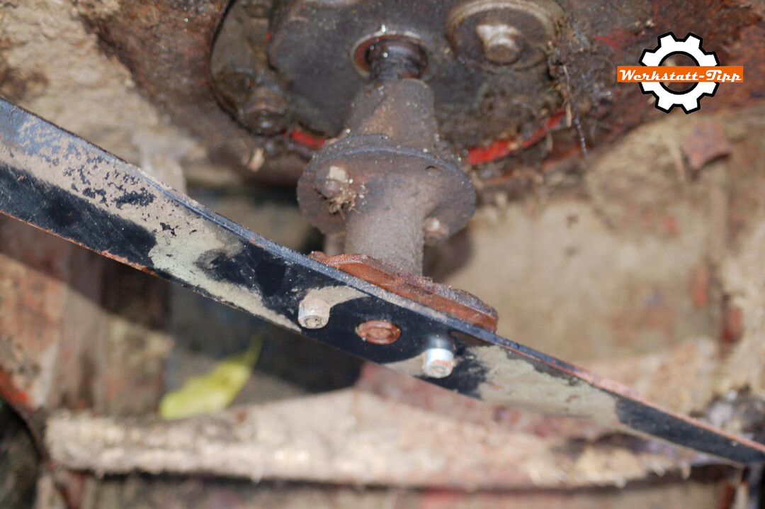 Zusammengeschraubter und damit verlängerter Messerhalter mit angeschraubtem Messer