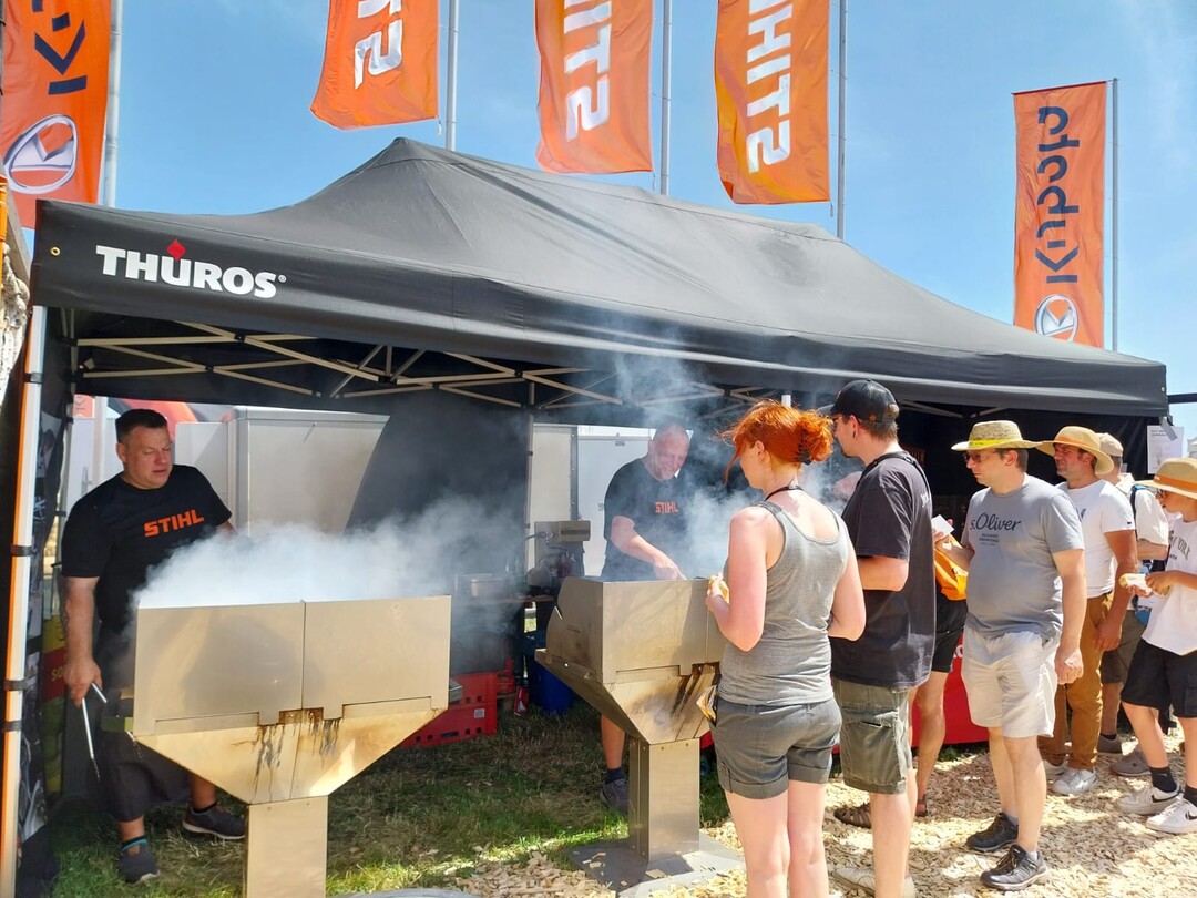 Echte Thringer darf natrlich nicht fehlen - gegrillt auf einem echten Thringer Rost!