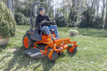 Der neue Z4-541 ist die jngste Ergnzung des Sortiments der Benzin-Nullwendekreismher.